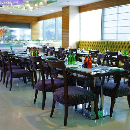 Skycity Hotel Gurgaon Esterno foto