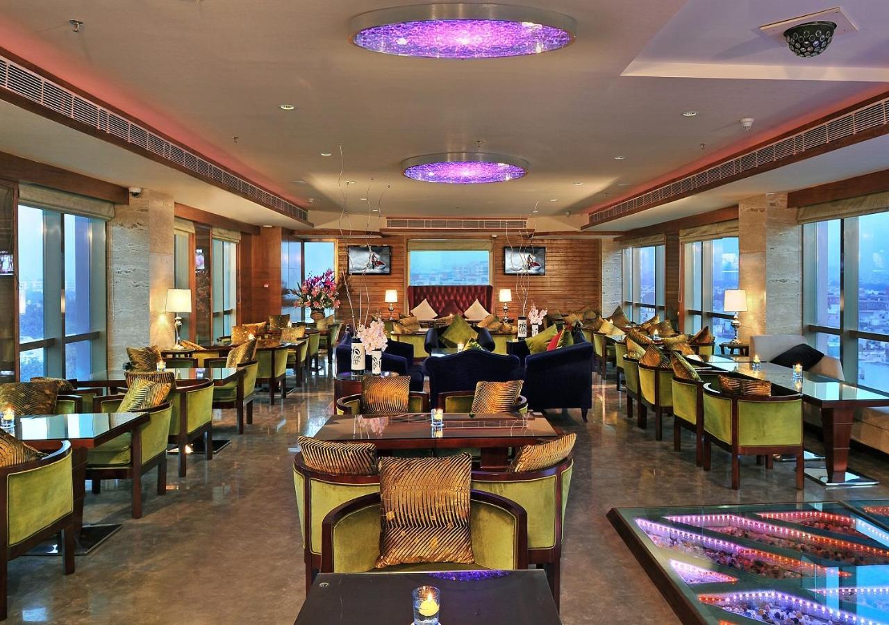 Skycity Hotel Gurgaon Esterno foto