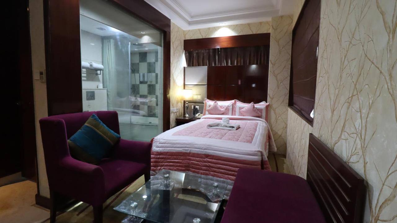 Skycity Hotel Gurgaon Esterno foto