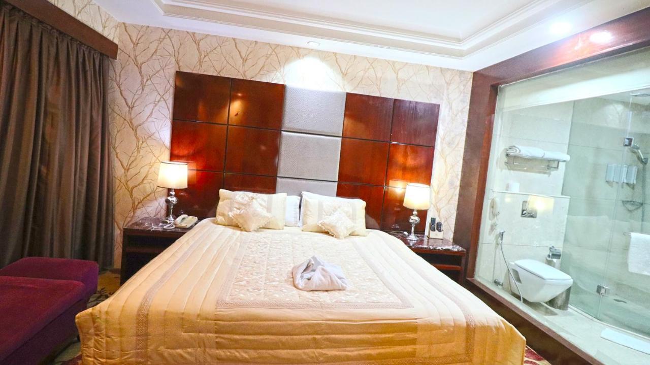 Skycity Hotel Gurgaon Esterno foto