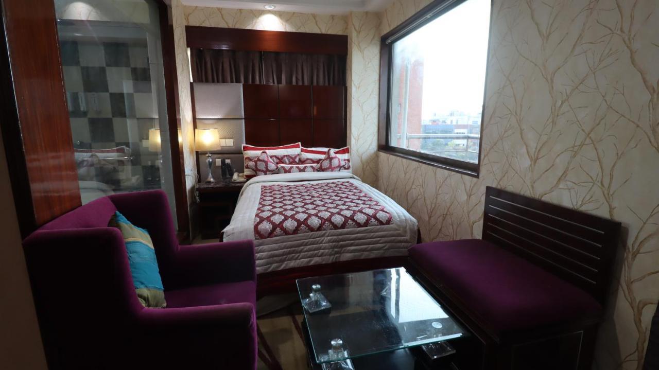 Skycity Hotel Gurgaon Esterno foto