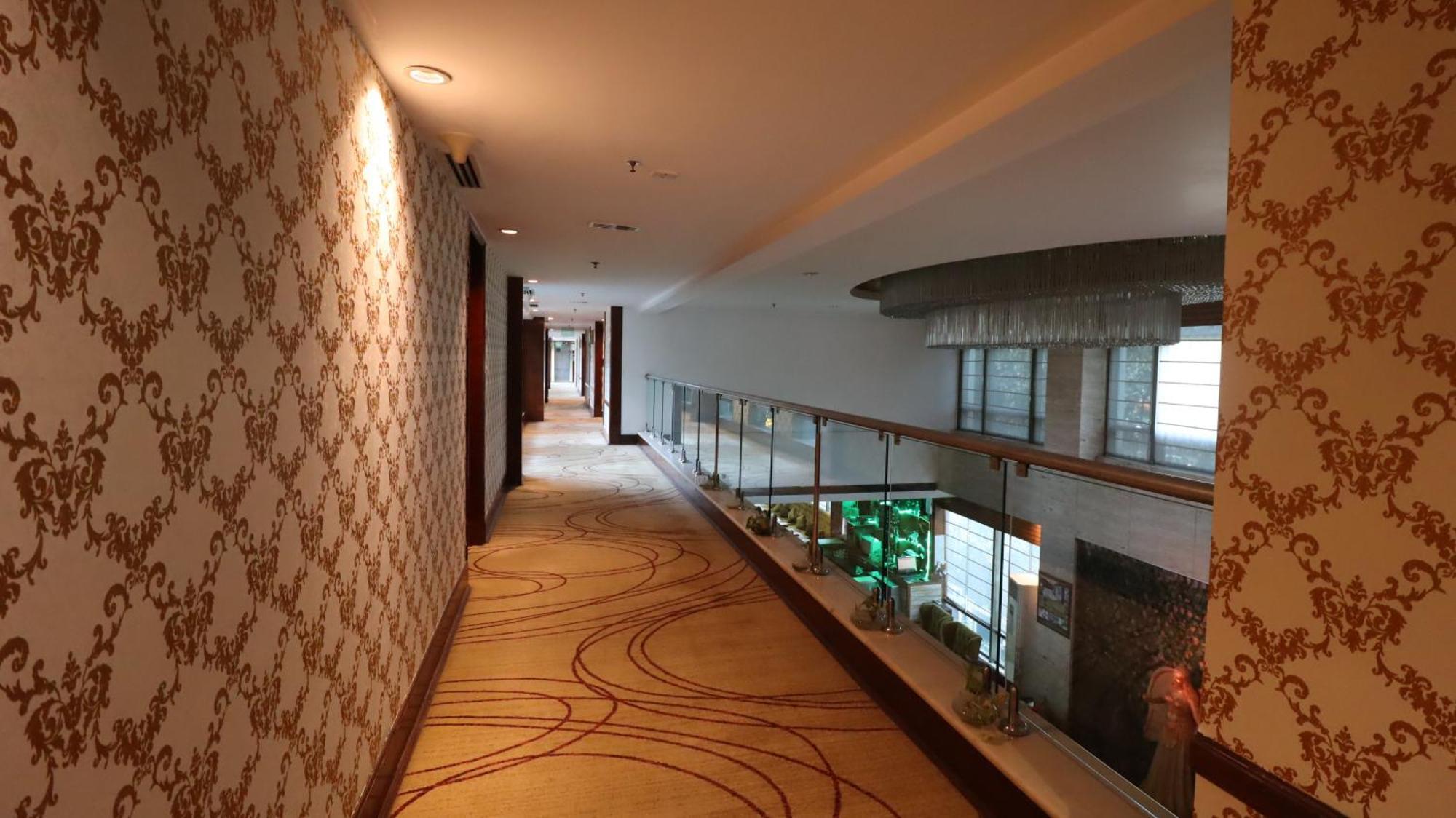Skycity Hotel Gurgaon Esterno foto