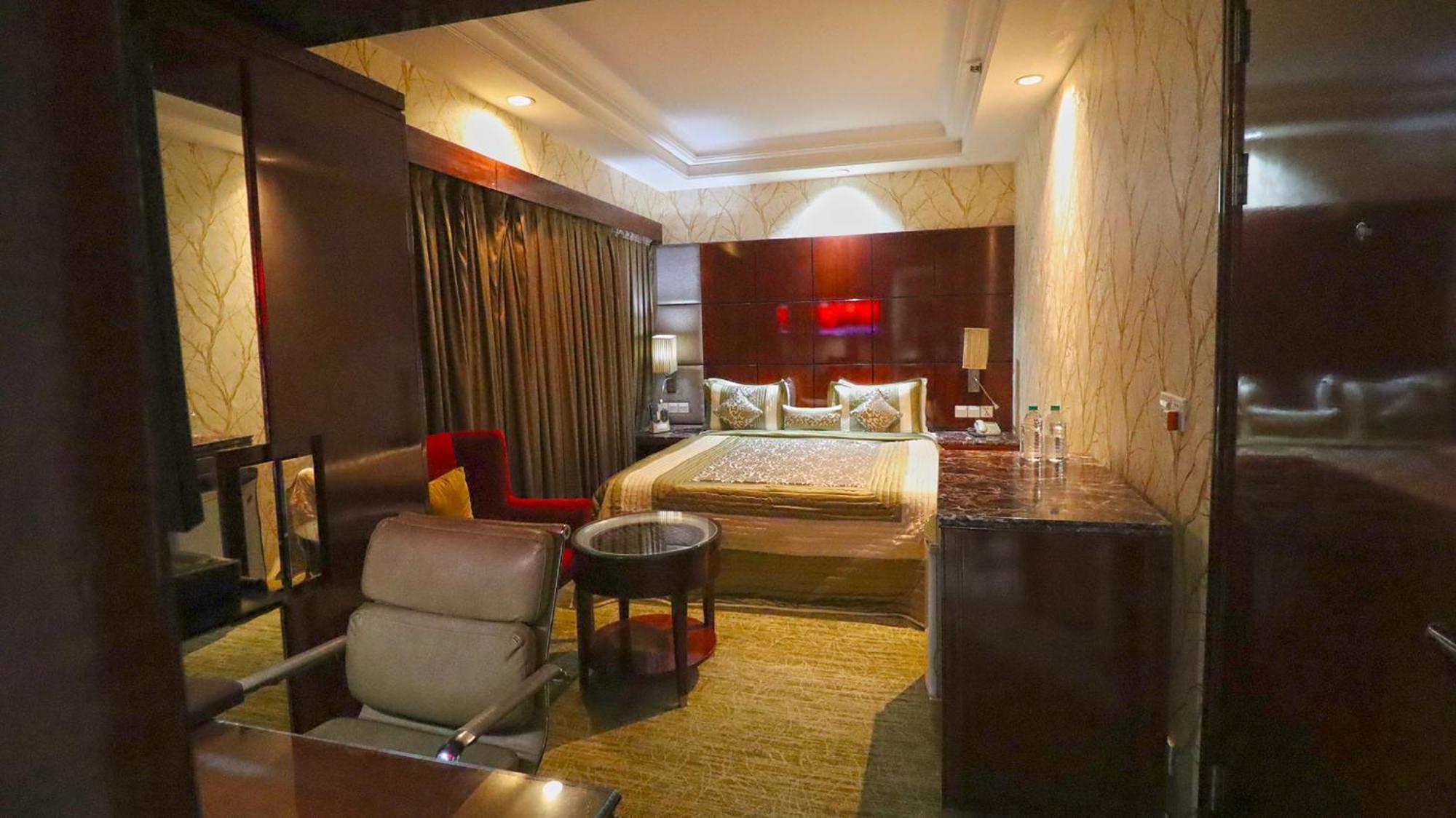 Skycity Hotel Gurgaon Esterno foto