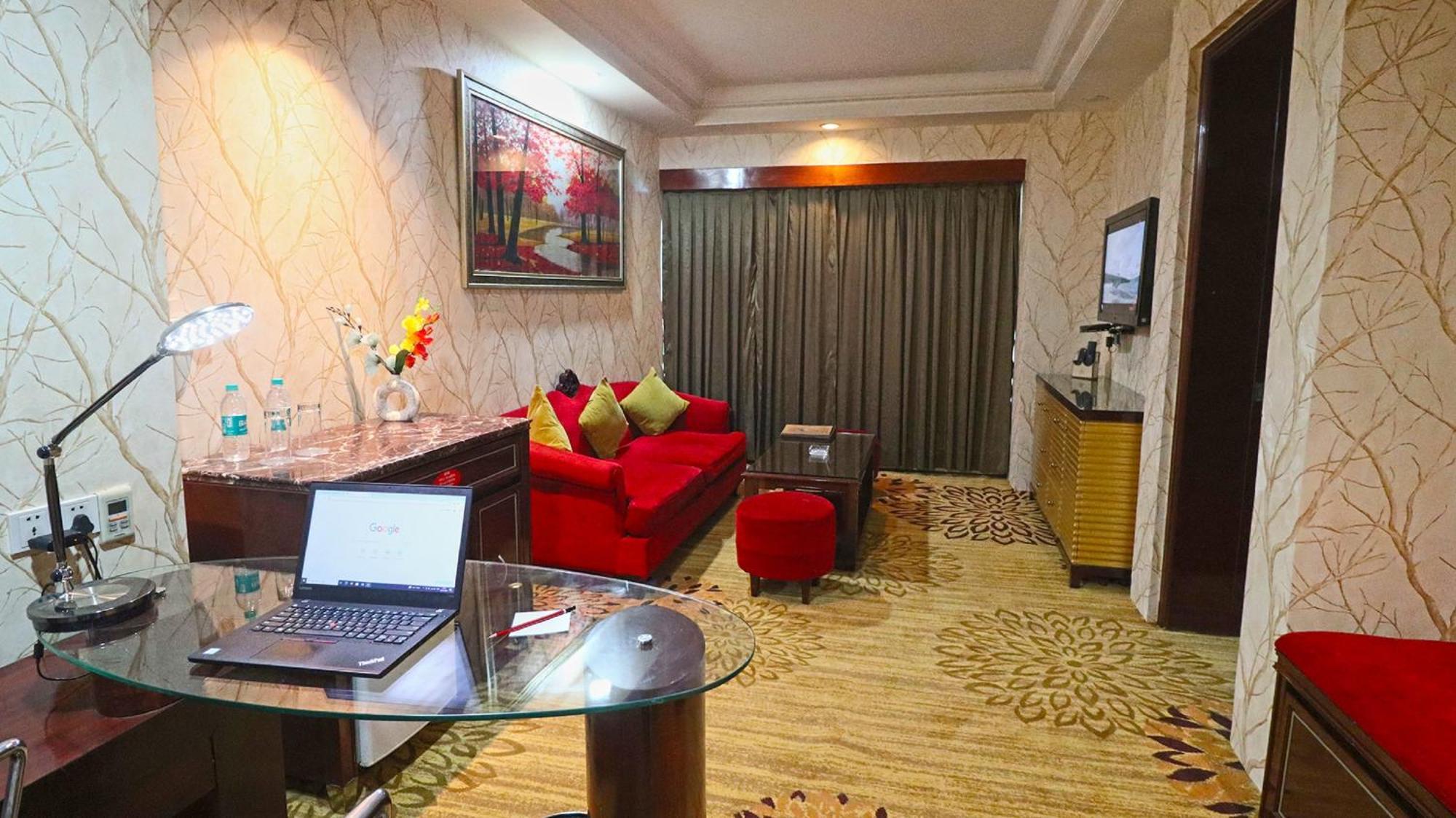 Skycity Hotel Gurgaon Esterno foto