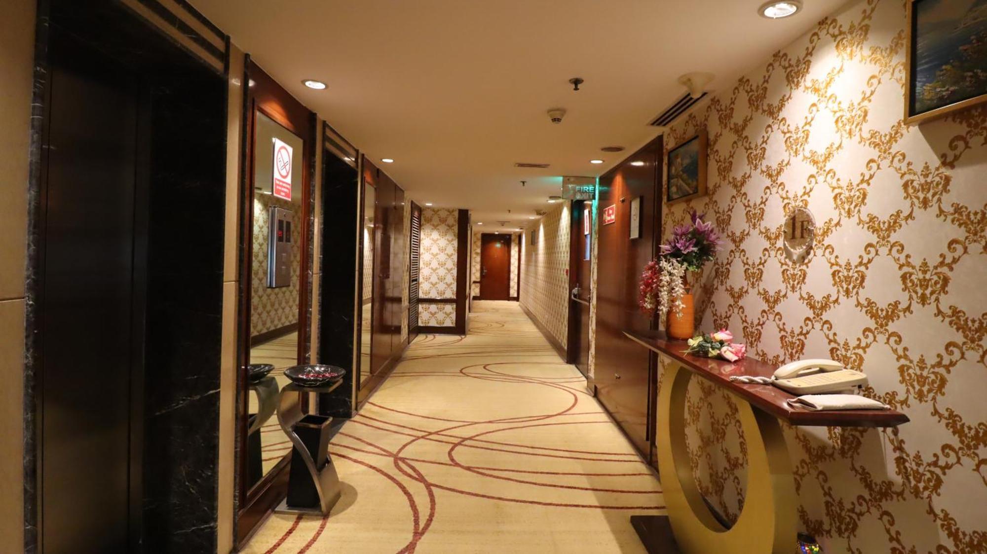Skycity Hotel Gurgaon Esterno foto