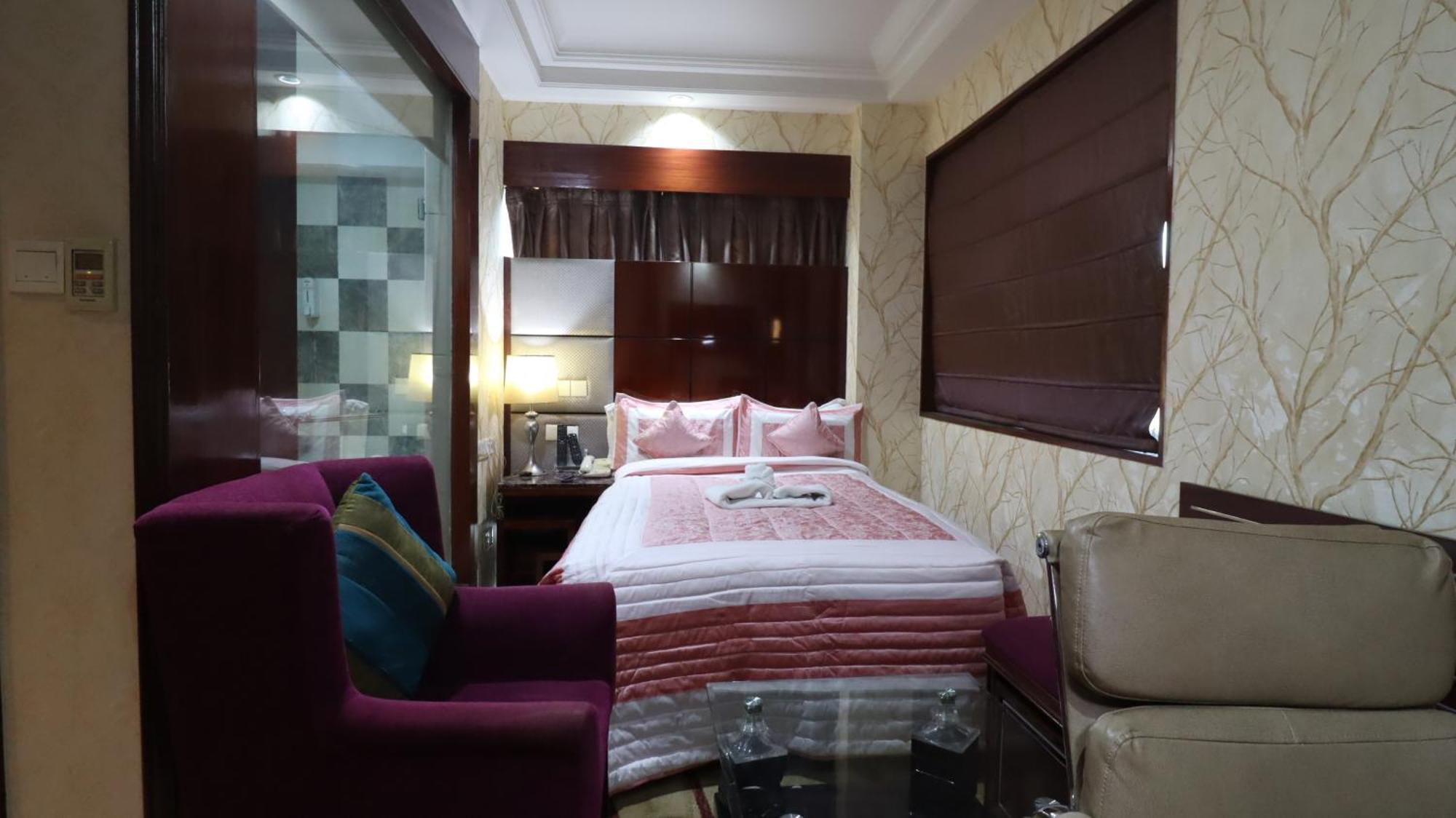 Skycity Hotel Gurgaon Esterno foto