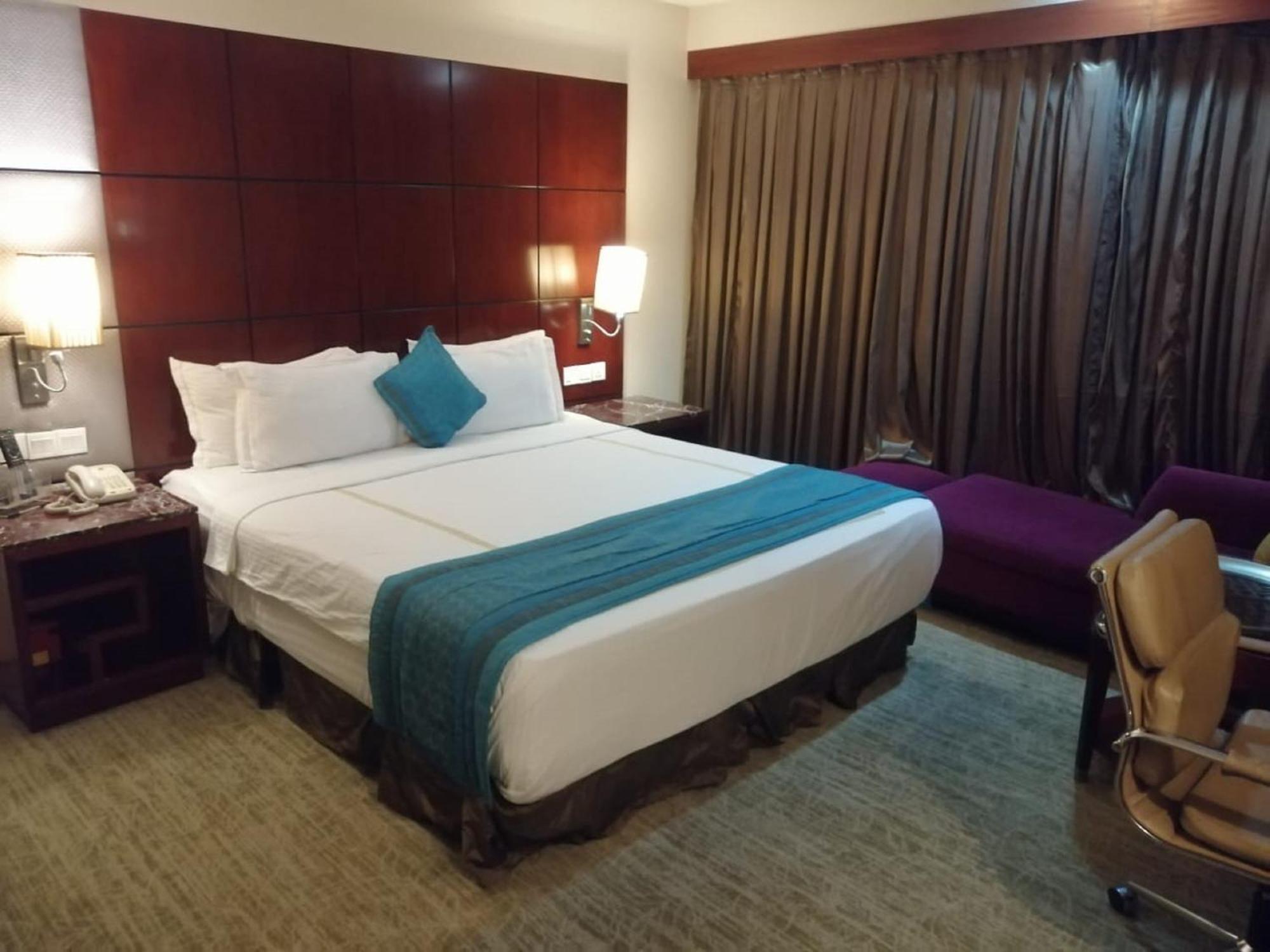 Skycity Hotel Gurgaon Esterno foto