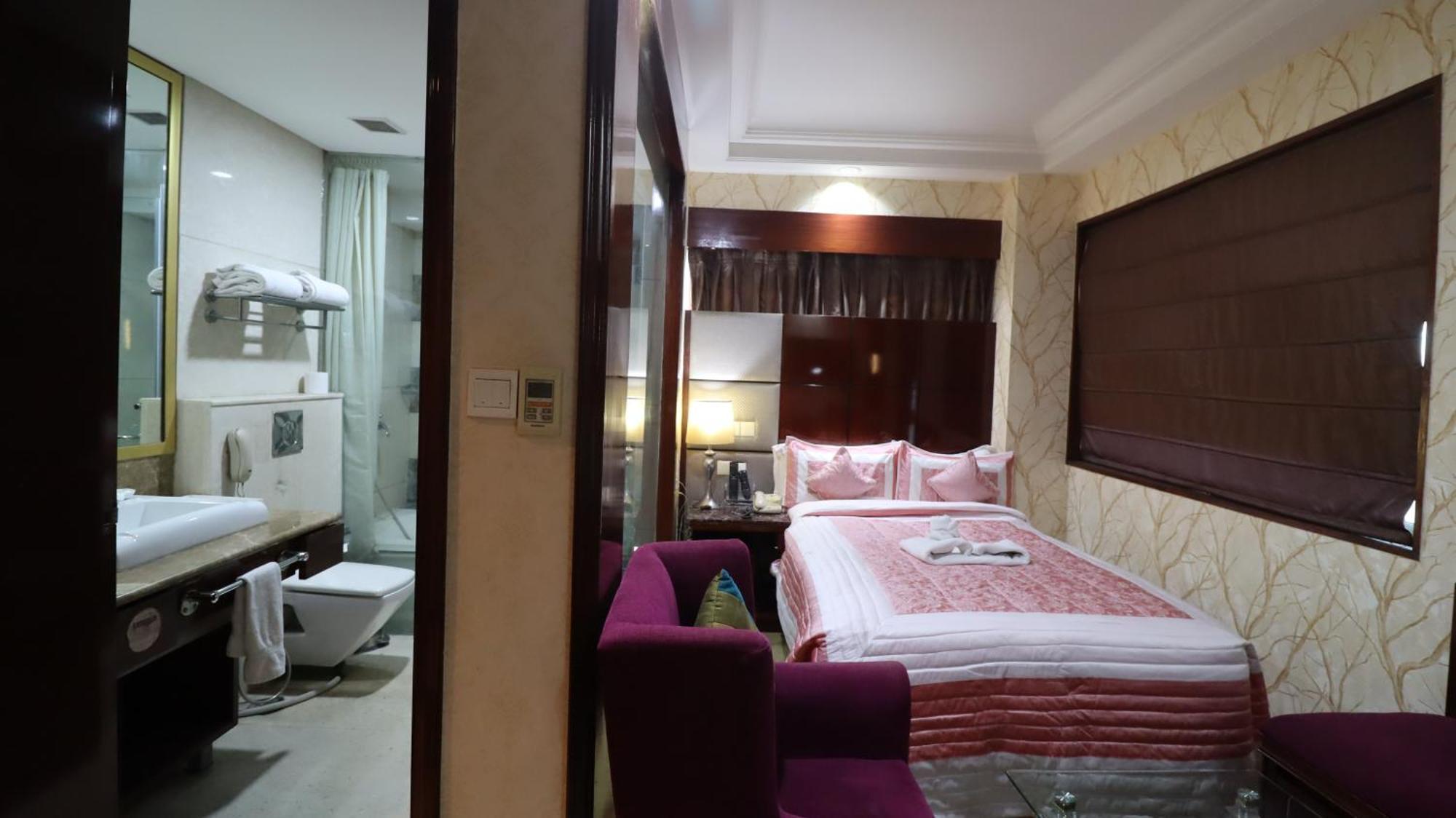 Skycity Hotel Gurgaon Esterno foto