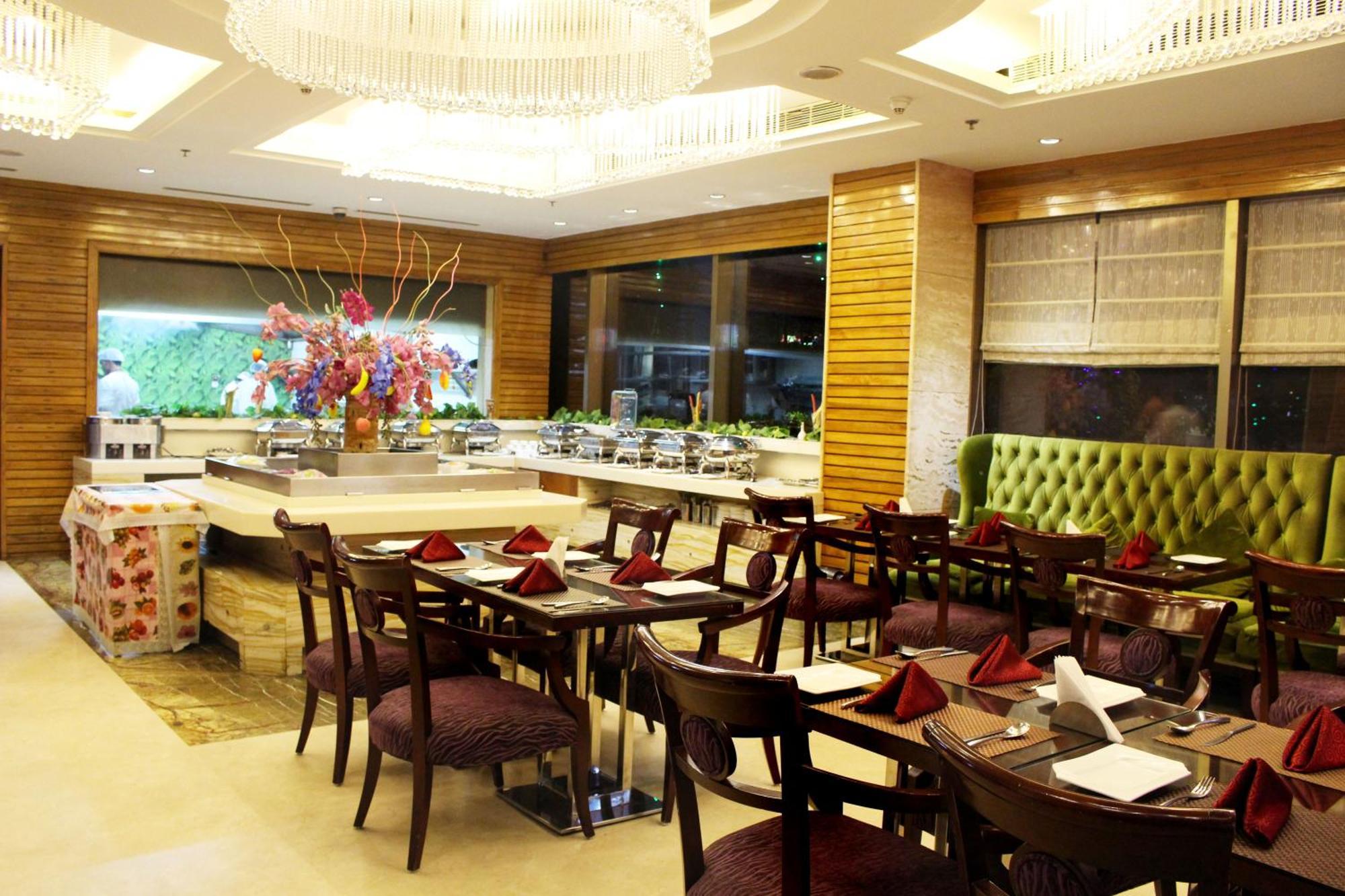 Skycity Hotel Gurgaon Esterno foto