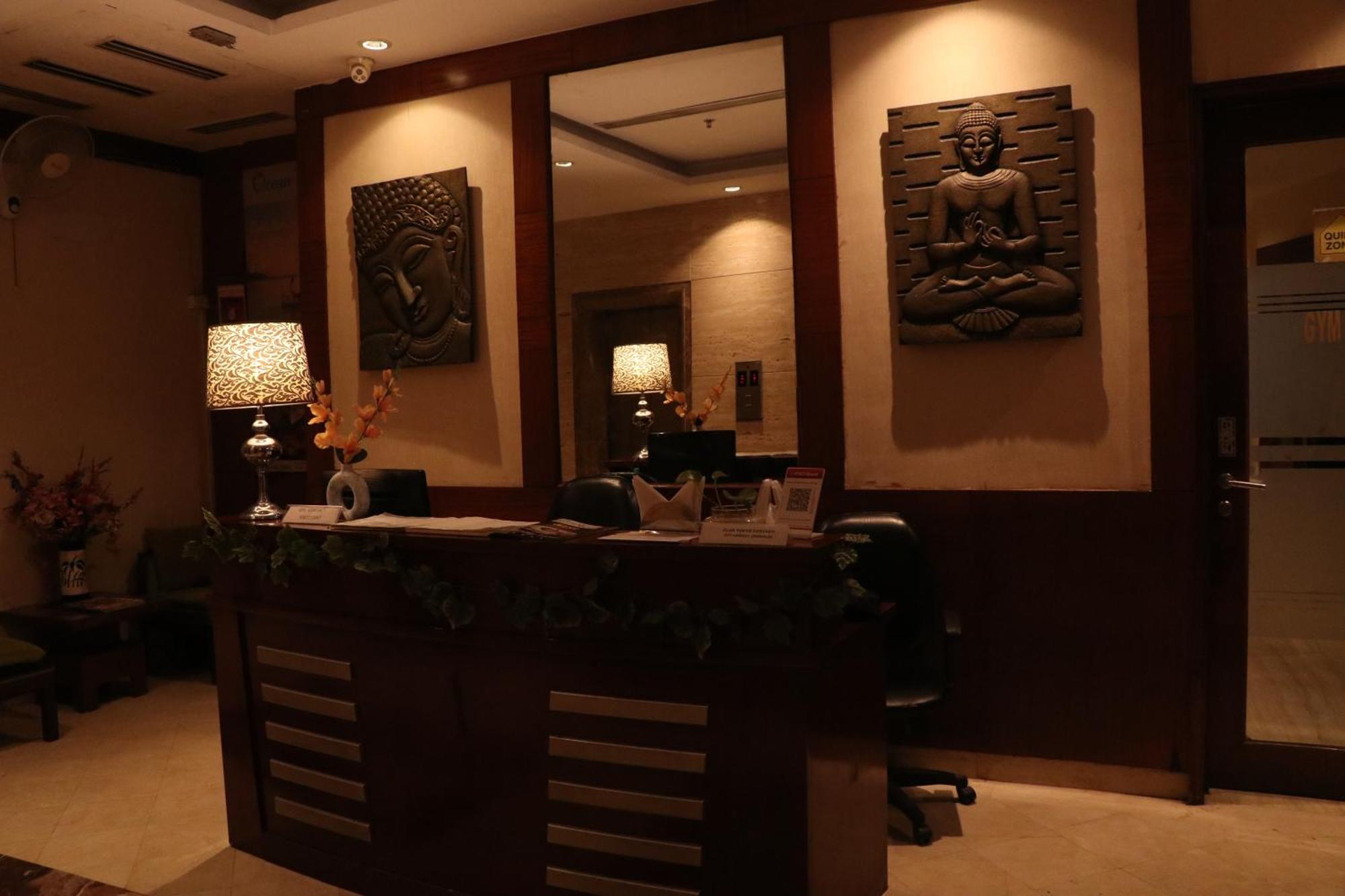 Skycity Hotel Gurgaon Esterno foto