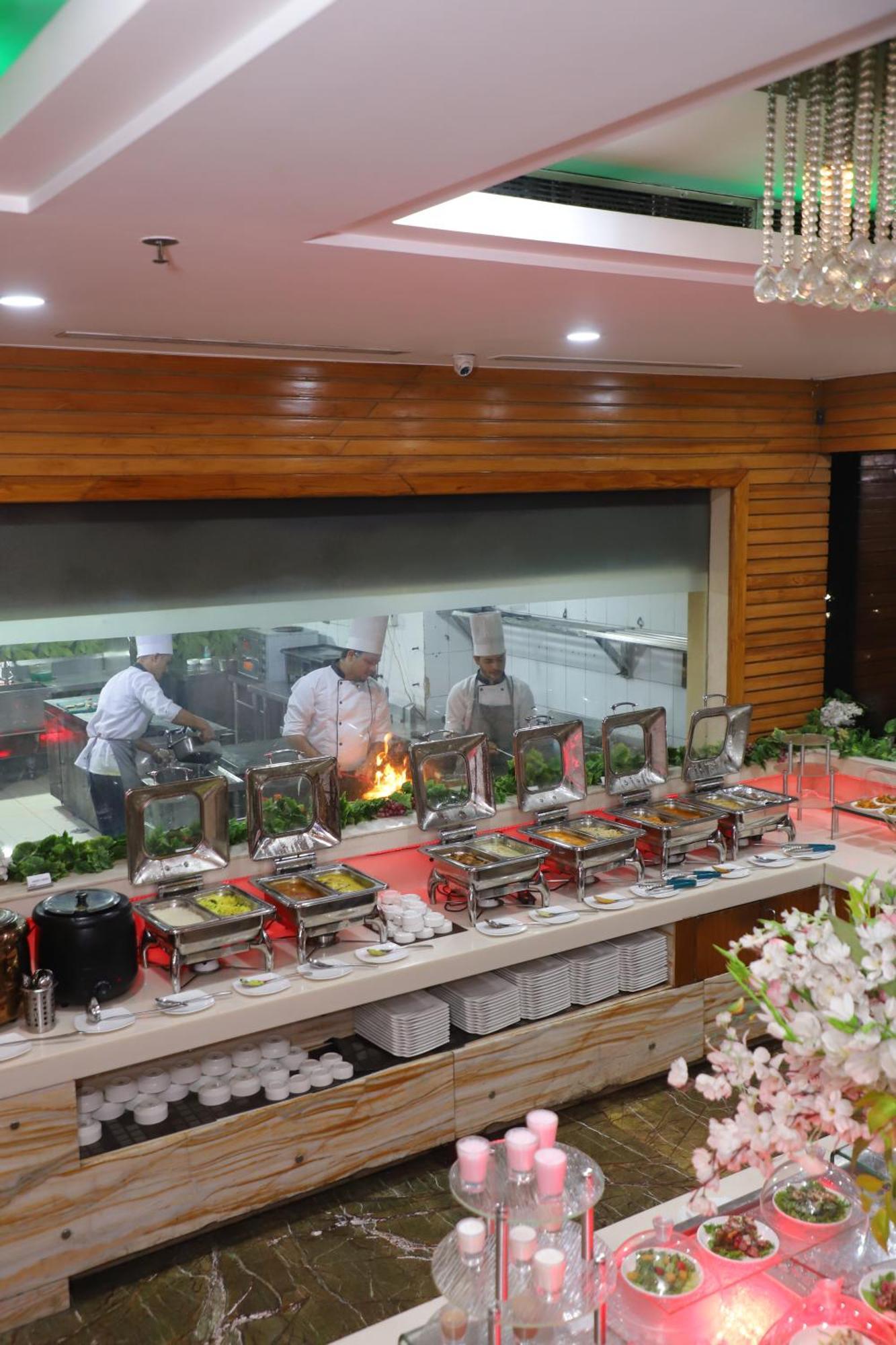 Skycity Hotel Gurgaon Esterno foto