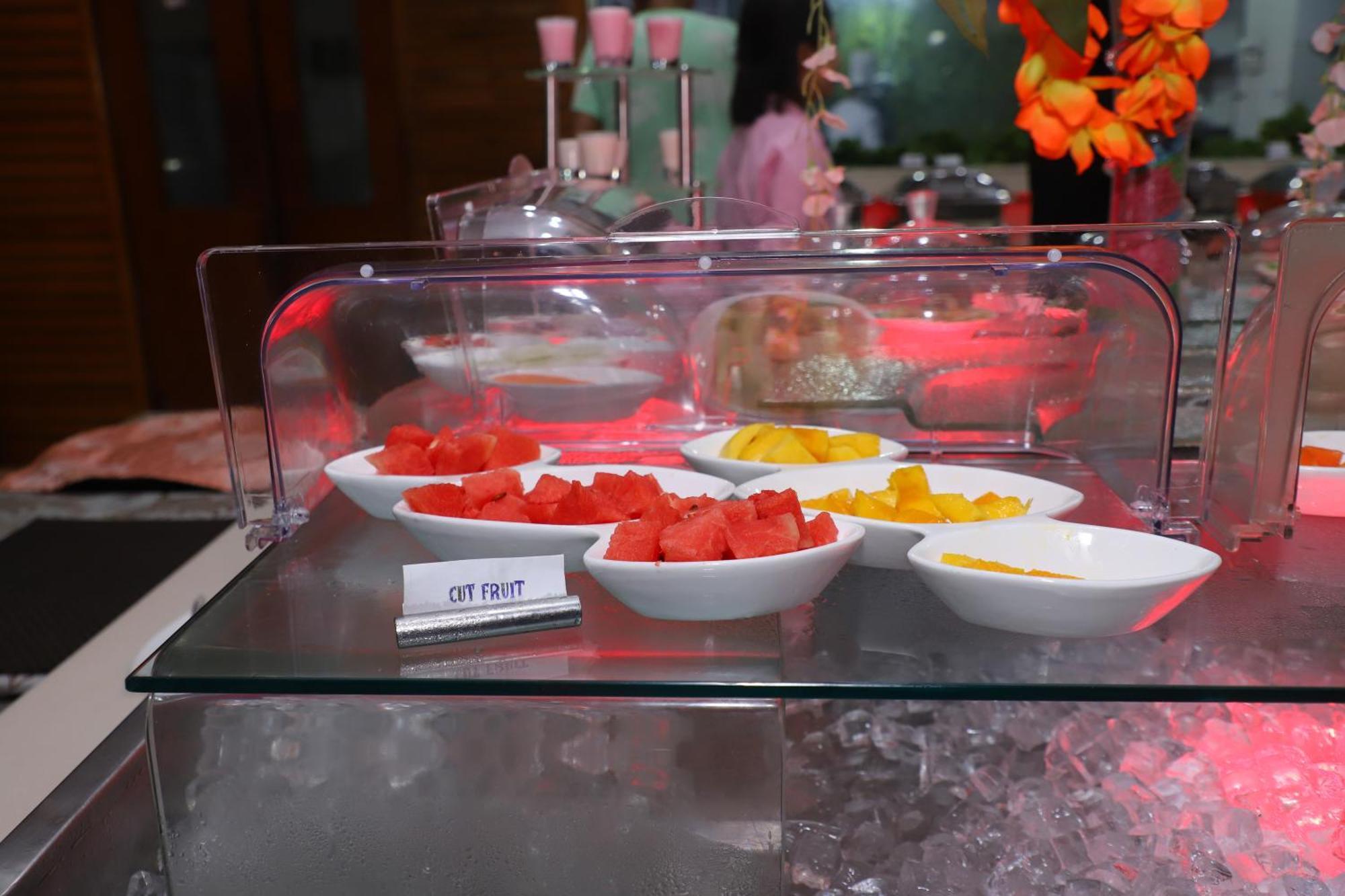 Skycity Hotel Gurgaon Esterno foto
