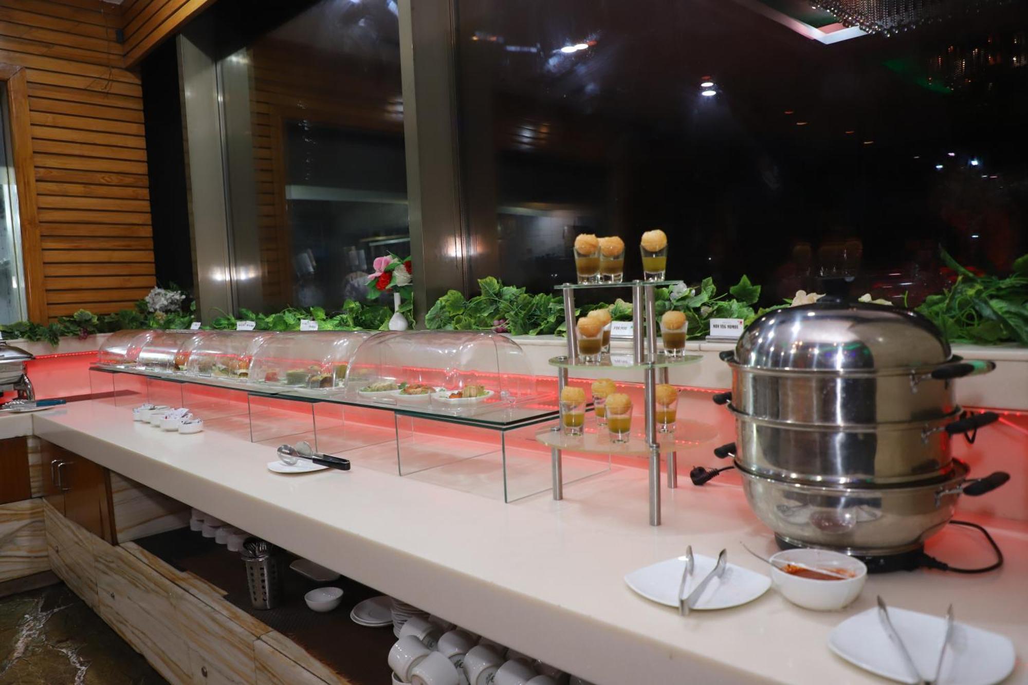 Skycity Hotel Gurgaon Esterno foto