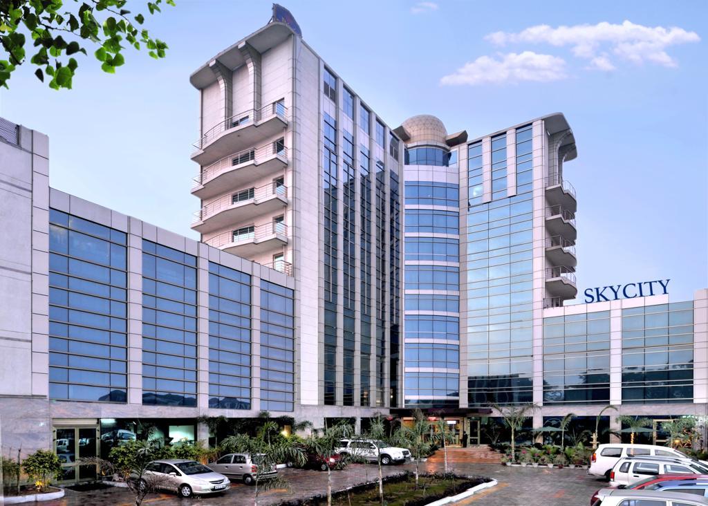 Skycity Hotel Gurgaon Esterno foto